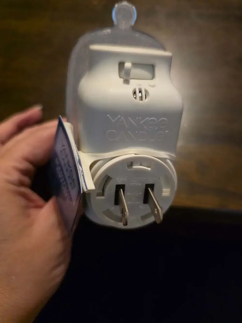 Yankee Candle Twinkle Home ScentPlug Diffuser with Winter House Scene